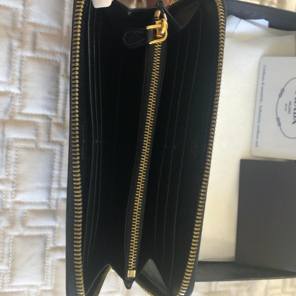 PRADA WALLET - Picture 4 of 6